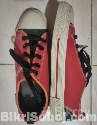 Apex Sprint - স্টাইলিশ লাল ক্যানভাস স্নিকার্স